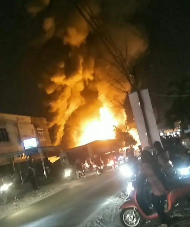 Wanita 50 Tahun Tewas Saat Kebakaran di Jalan Delima Pekanbaru