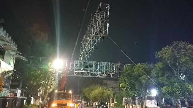 Tebang Tiang Reklame, Pemko Bakal Ganti dengan Videotron di Sepanjang Jalan Sudirman