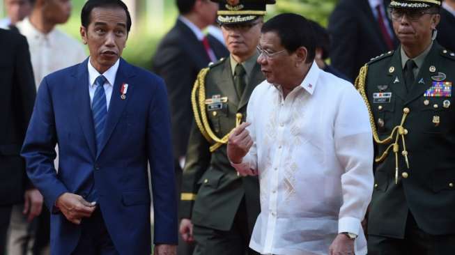 Presiden Filipina Duterte Persilahkan Warga Tembak Pejabat Korupsi
