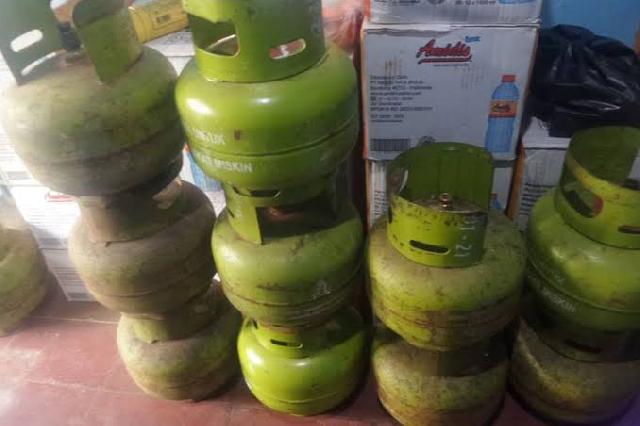 Elpiji Langka, Warga Kuansing Beralih ke Minyak Tanah dan Kayu Bakar