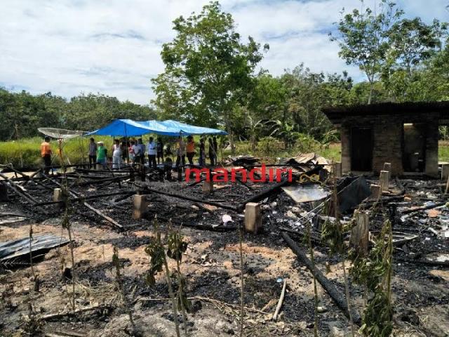 Buang Bantal Sembarangan, Rumah Warga Siak Ludes Dilahap Si Jago Merah