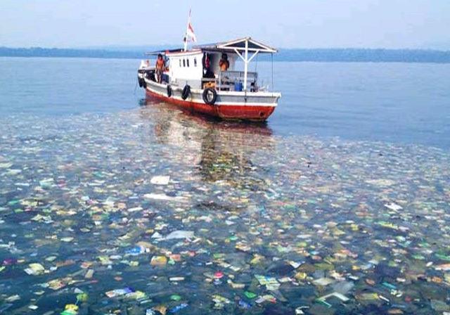 Laut Tanjungpinang Masih Penuh Sampah