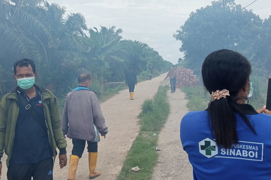 Cegah Penyebaran Malaria, Pemerintah Kepenghuluan Darusalam Lakukan Fogging