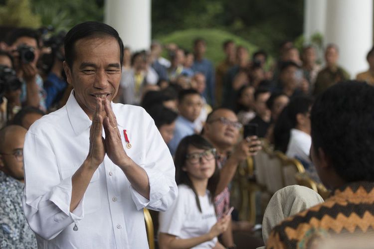 Begini Respon Jokowi Soal Spanduk 'Jokowi Antek PKI'