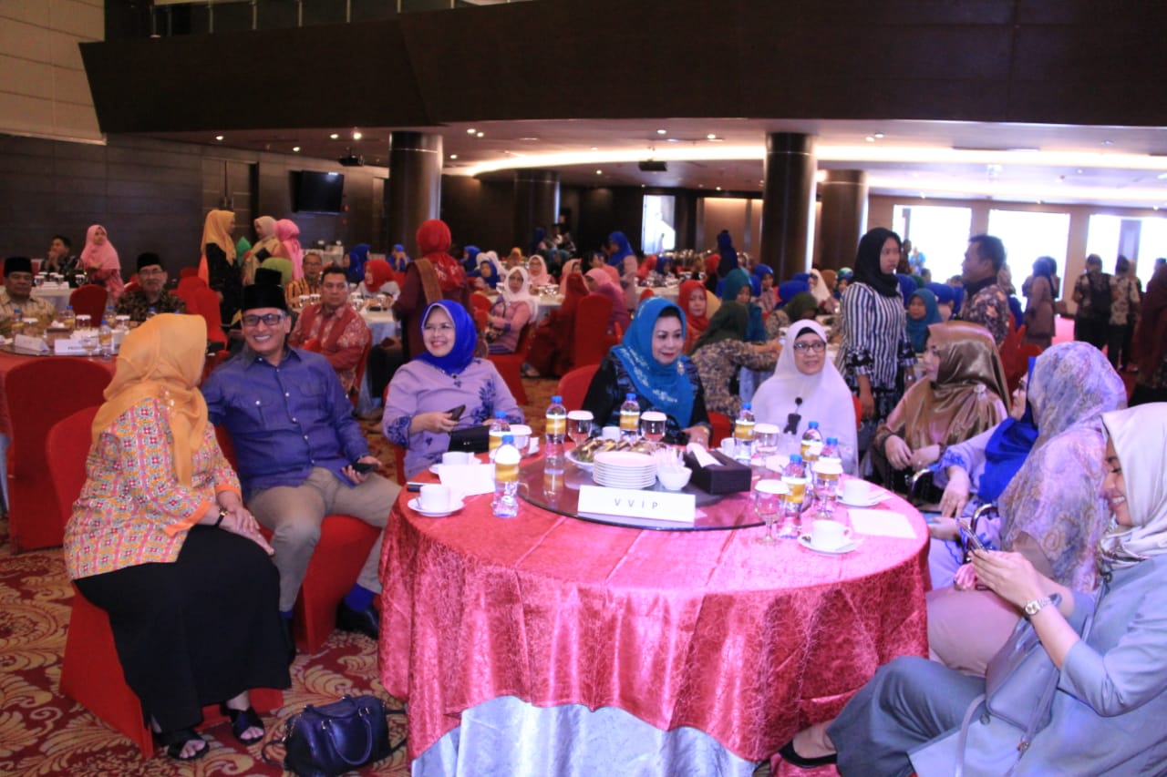 Hadiri HUT PRBF ke-10, Sayed Abubakar Apresiasi Anugerah Baiduri untuk Perempuan Riau