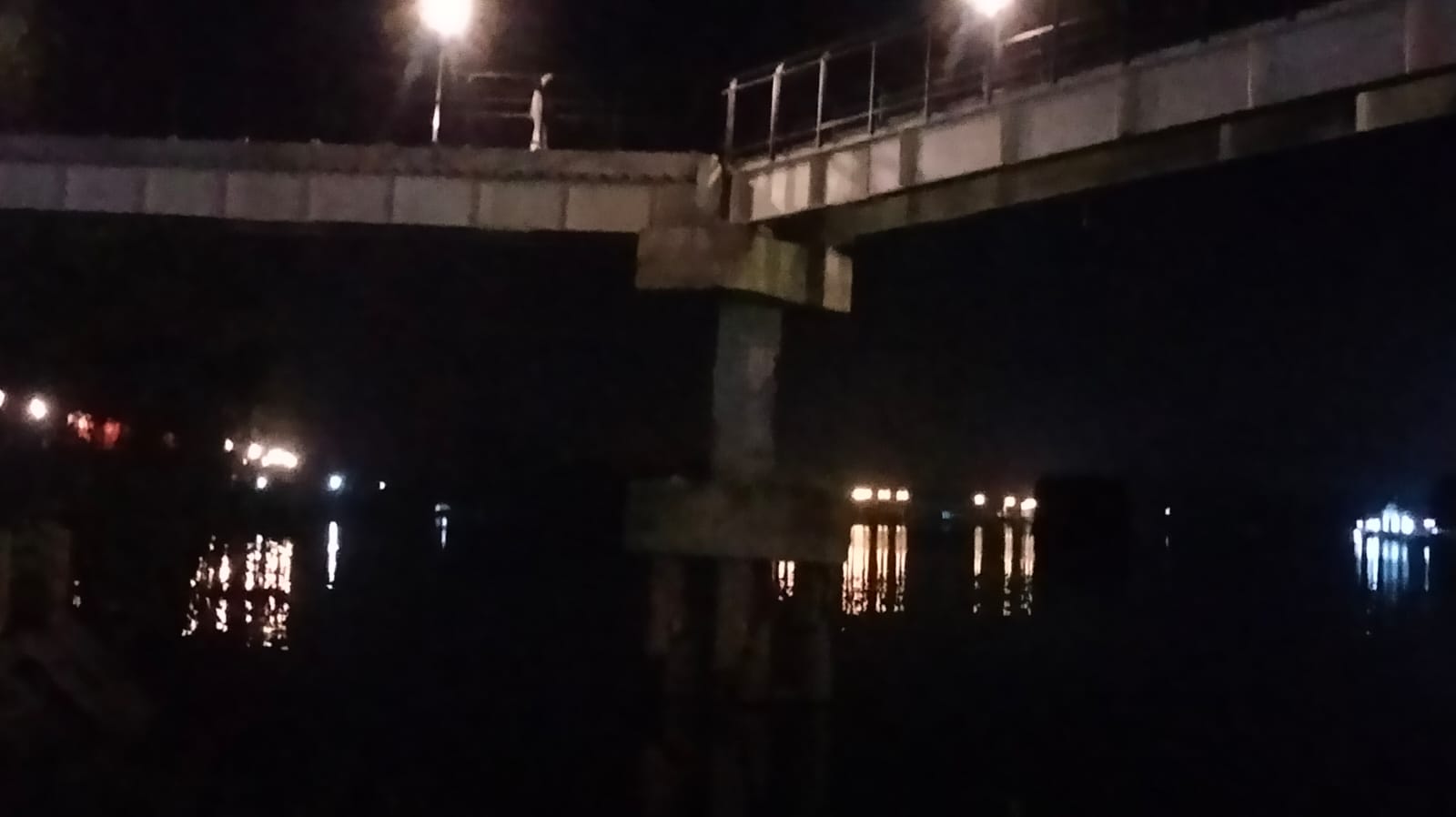 Tiang Jembatan Kaca Siak Ditabrak Kapal Tangker Pertamina