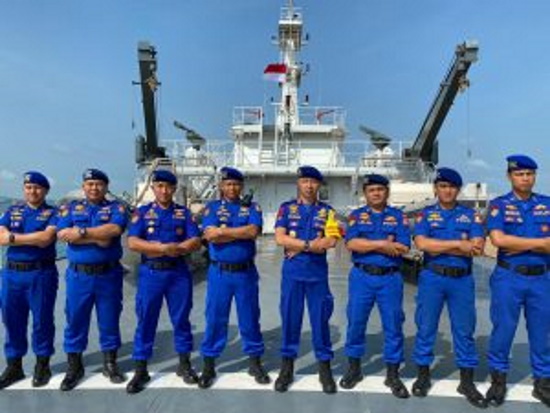 Kapal Polri Yudistira - 8003 Patroli Laut di Perairan Natuna dan Sailing Pass di Selat Lampa