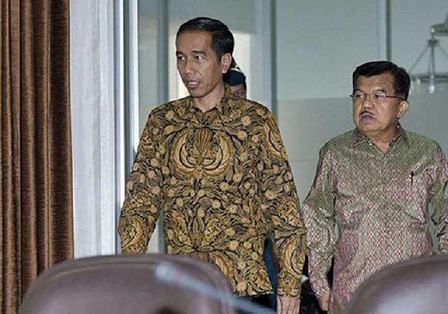 Mahasiswa Padang Unjuk Rasa