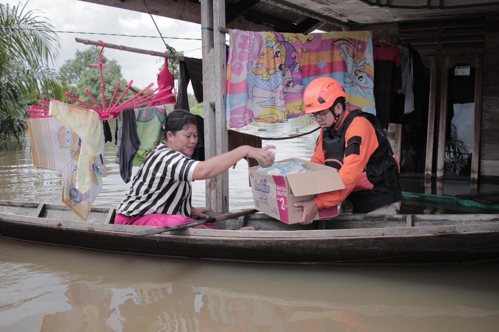 Dompet Dhuafa Serhakan Bantuan untuk Korban Banjir di Riau