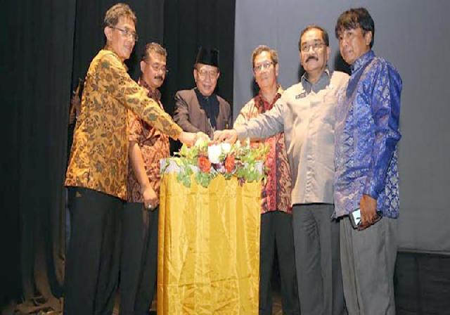 Menteri Malaysia Luncurkan ‘Kamus Baso Minangkabau’