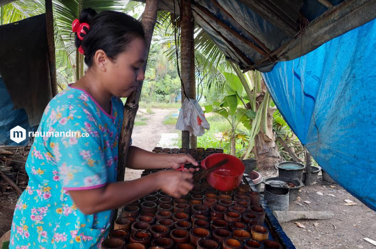 Tambah Penghasilan di Masa Pandemi, Wanita Ini Produksi Gula Merah Sendiri