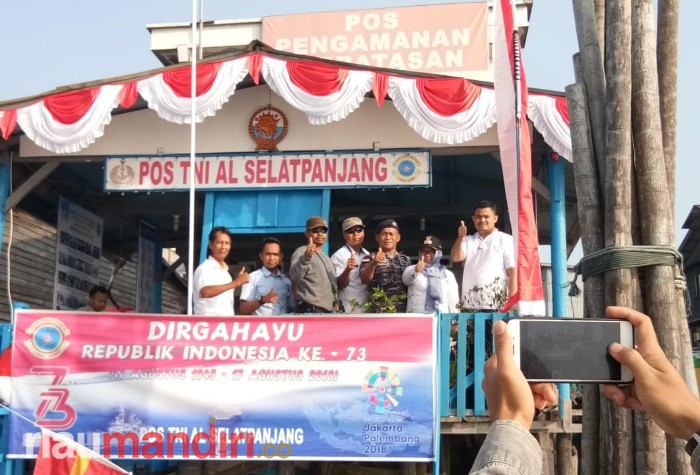 Tim Gabungan Beri Penilaian pada Rumah/Toko yang Berada di Pesisir Selatpanjang