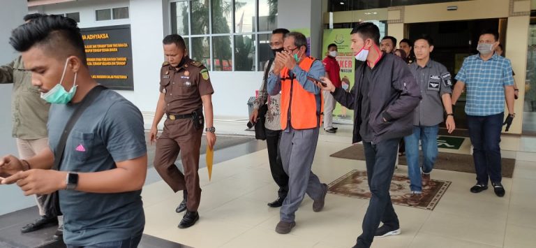 Mantan Dirut PT PER  Ditahan di Mapolresta Pekanbaru