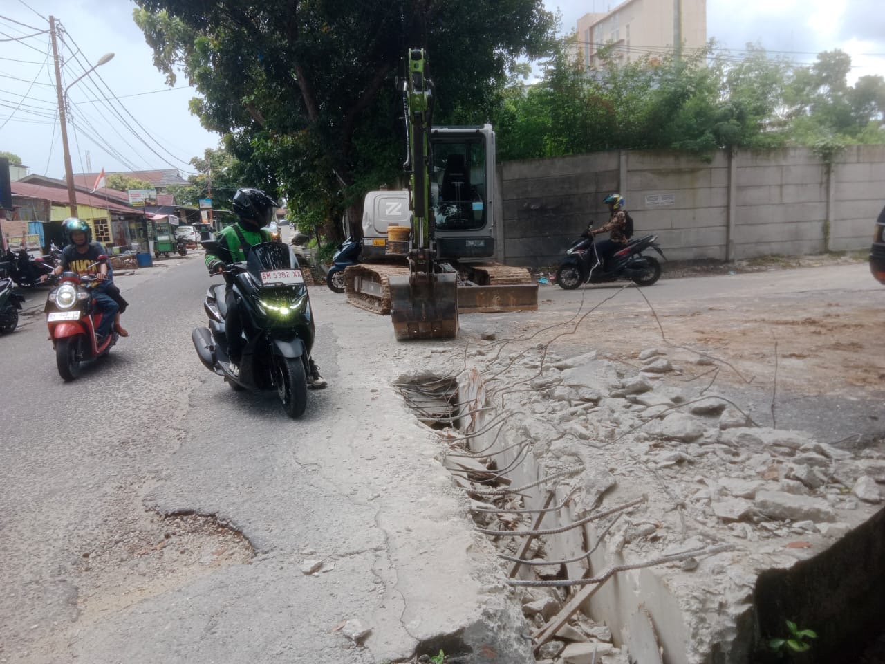 Kontraktor Bongkar Drainase, Ngaku Belum Dibayar Pemko Pekanbaru