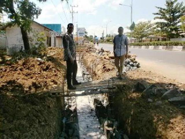 Komisi III Tinjau Proyek Drainase