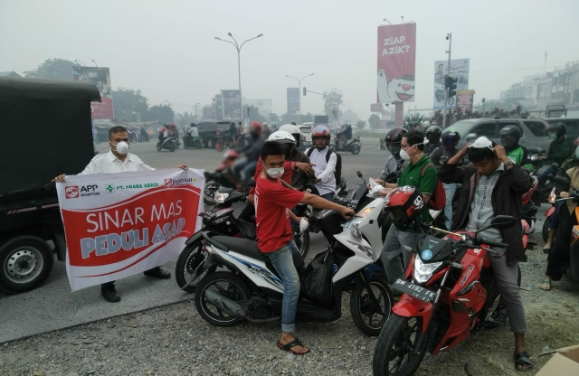 Sinarmas Peduli Asap Riau Kembali Bagikan Masker ke Masyarakat