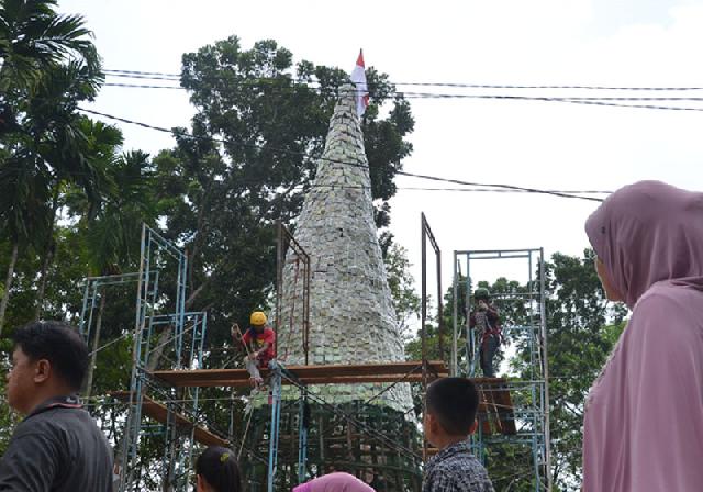 Pecahkan Rekor Muri Kue Gulunggan Bolu Komojo Tertinggi