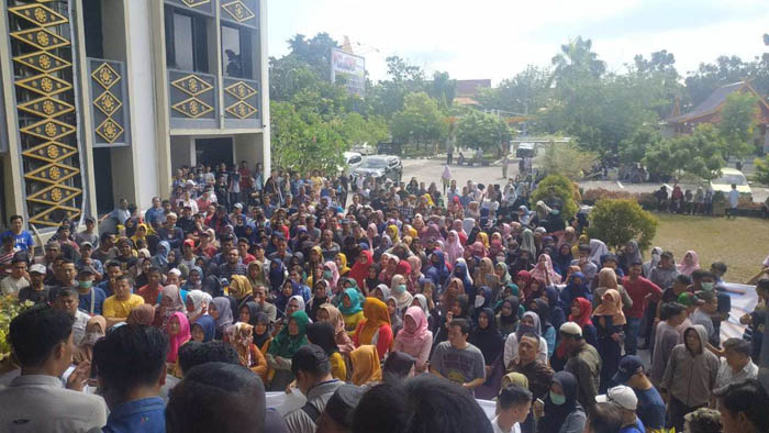 Tolak Direlokasi ke STC, Ratusan Pedagang Ramayana Mengadu ke DPRD Pekanbaru