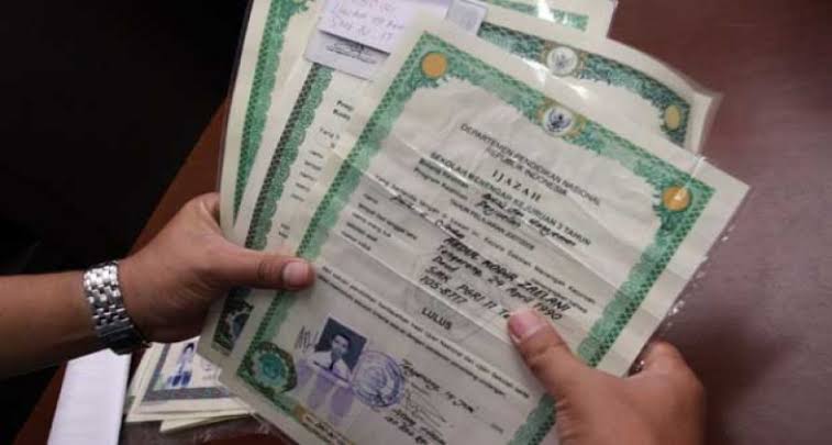 Pemko Pekanbaru Tebus Ijazah yang Ditahan Pihak Sekolah