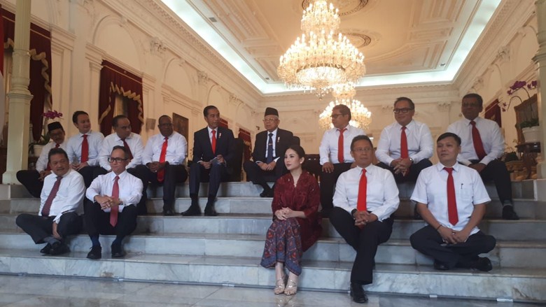 Presiden Perkenalkan 12 Wamen Kabinet Indonesia Maju sambil Lesehan
