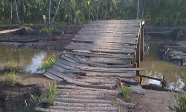 Kerusakan Jembatan Kayu Sinaboi Ancam Pengendara