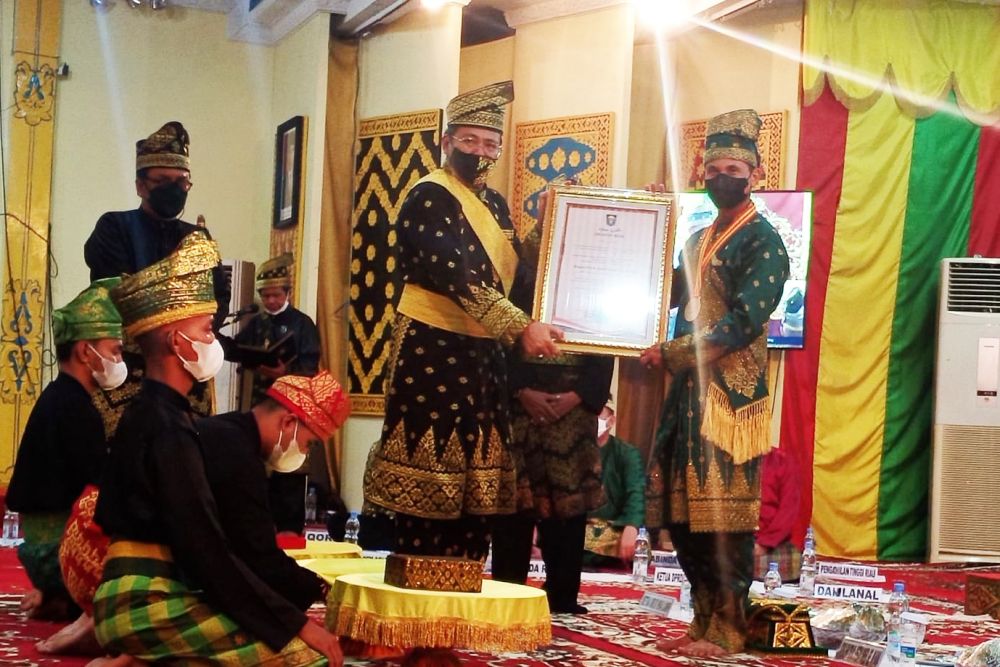 Pengantar Tugas Baru, LAM Riau Beri Penghargaan Ingatan Budi Untuk M Syech  Ismed