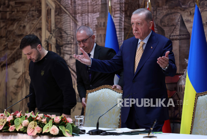 Turki Siap Tengahi Perdamaian Ukraina dan Rusia