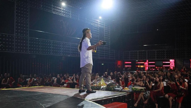 Viral Selawat Pemandu Karaoke Bergaun Seksi di Klub Malam Bali, Ini Komentar Manajemen