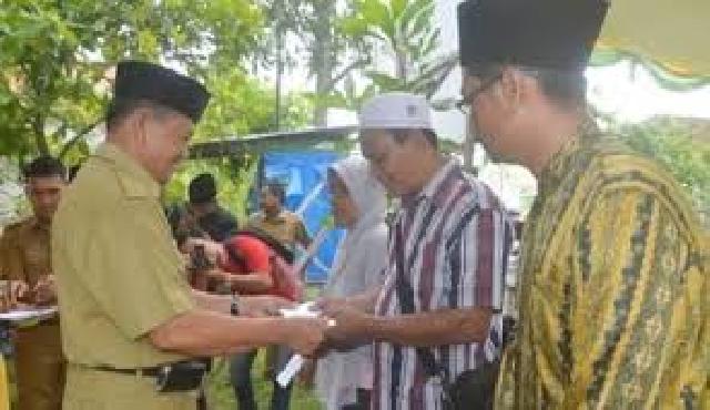 Wakili Bupati, Staf Ahli Bidang Pembangunan Hadiri Penyerahkan Zakat Konsumtif