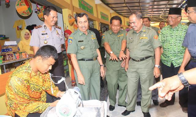 Penarik Wisatawan Kunjungi Negeri Istana