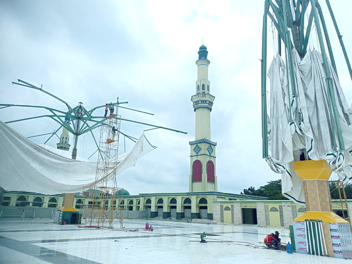 Kontraktor Lanjutkan Pembangunan Payung Elektrik Masjid Raya An Nur
