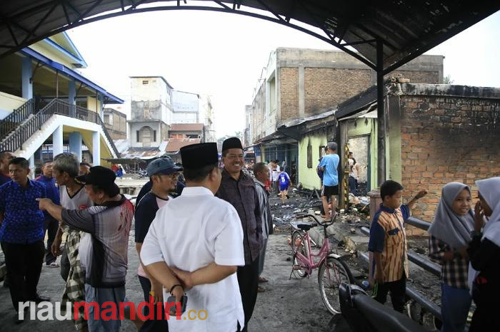 Bupati Siak Tinjau Lokasi Kebakaran di Pasar Sungai Apit