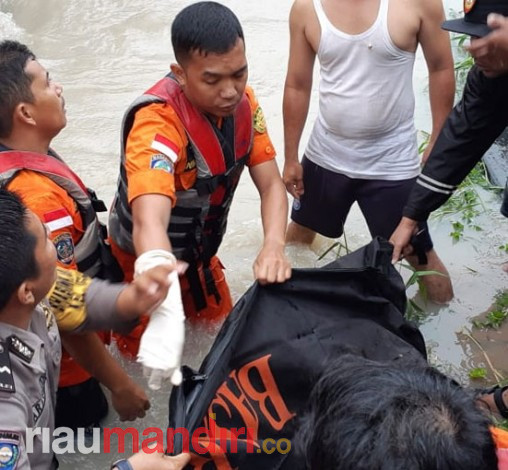 Korban Tewas Banjir Pekanbaru Ternyata Pengantin Baru