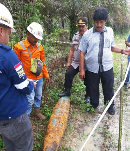 Bersihkan Lahan, Warga Pekanbaru Temukan Bom