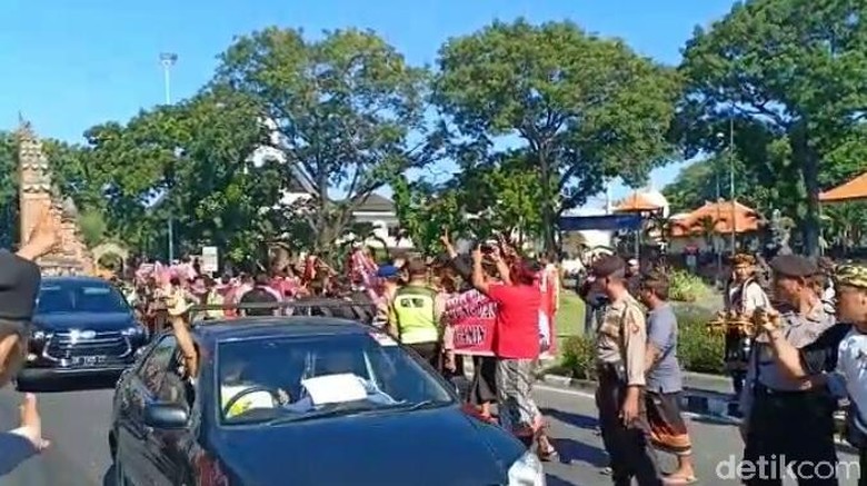 Tiba di Bali Disambut Spanduk 'Bali Basis Jokowi-Amin', Apa Respons Sandiaga?