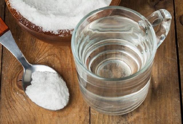 5 Manfaat Air Garam Bagi Kesehatan Tubuh