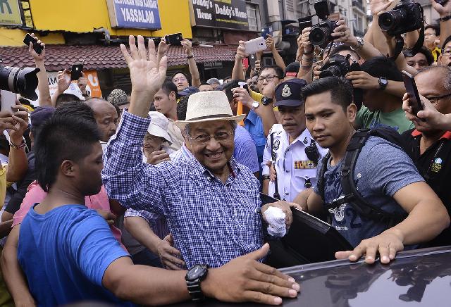 Mahathir: Najib  Razak Harus Mundur