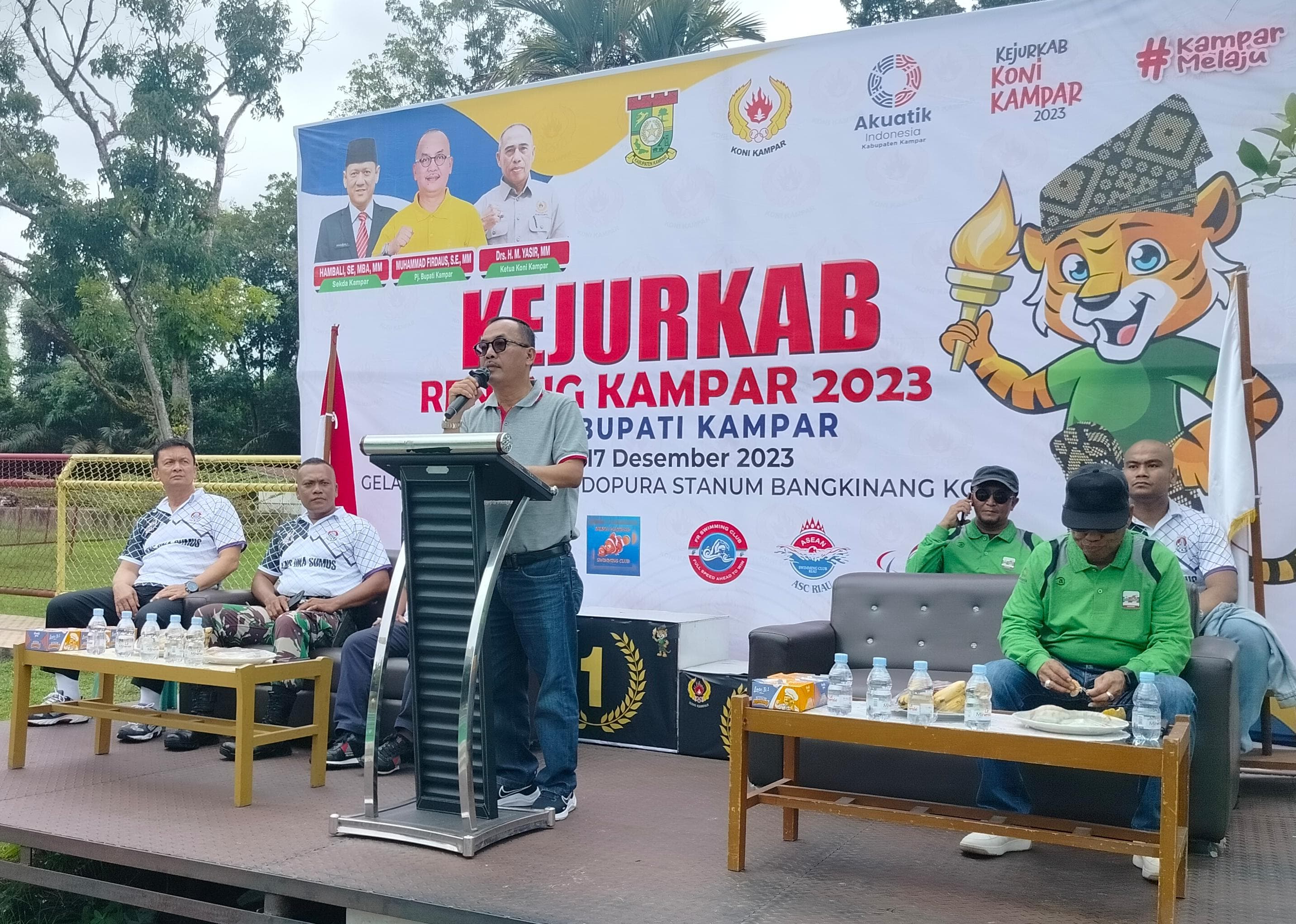 Buka Kejurkab Renang, Pj Bupati Kampar Firdaus Minta Pembinaan Atlet Lebih Intensif 