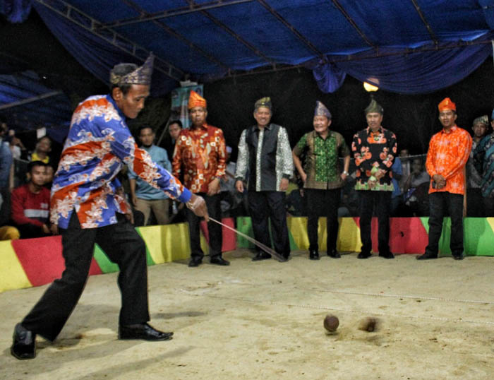 Festival Gasing Internasional Kedua Dibuka Gubernur Riau 