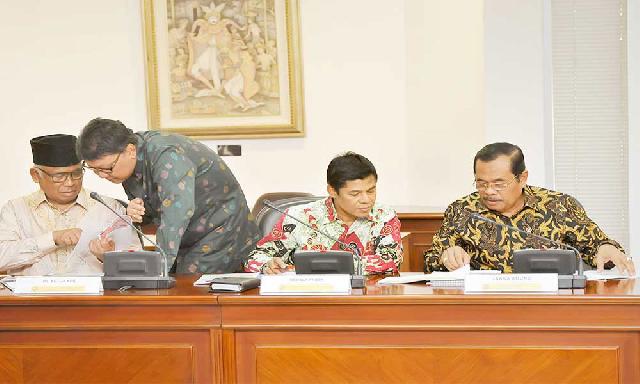 Jokowi Menolak, DPR Ngotot Revisi