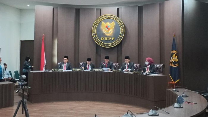 DKPP Putuskan Ketua KPU Langgar Etik
