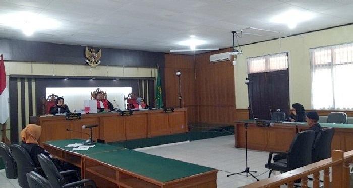 Terdakwa Korupsi di Dispora Riau Menangis Divonis 4 Tahun Penjara
