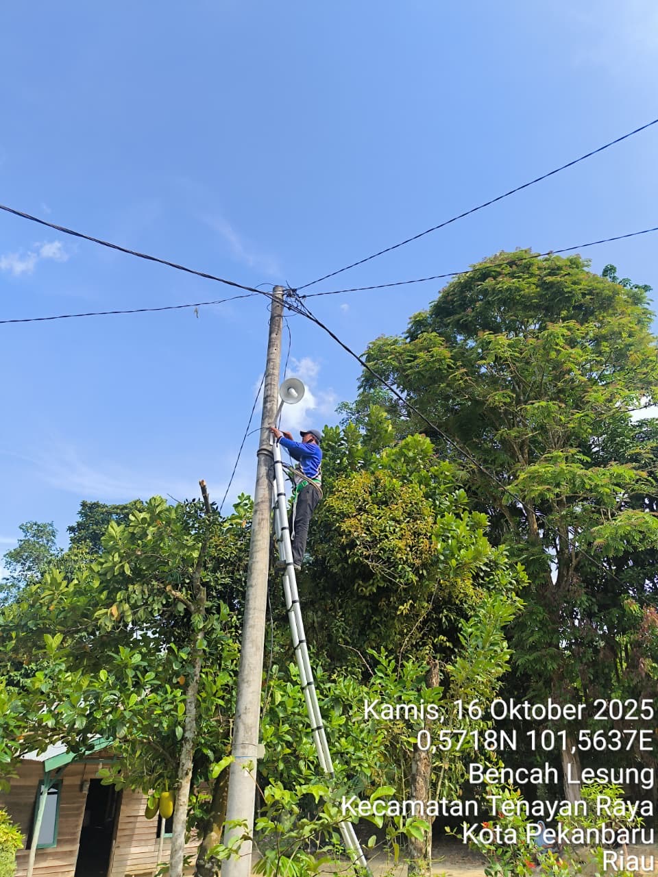 Dishub Pasang Lampu PJU di Jalan Menuju Melebung