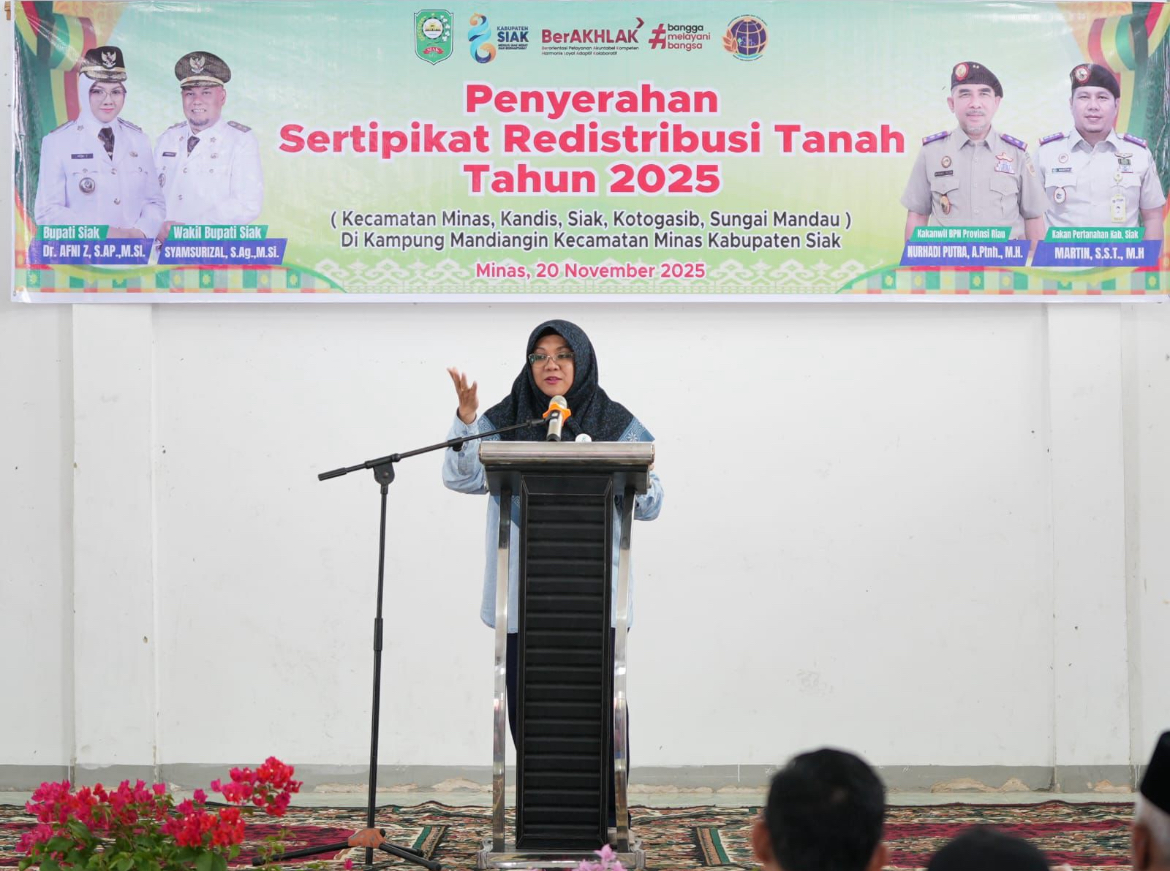 Bupati Afni Serahkan Sertipikat TORA, Perdana di Riau Tahun 2025