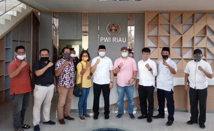 Sambangi PWI Riau, Abi Bahrun-Herman: Peran Media Sangat Penting