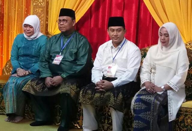 Didampingi Istri, Lukman Edy-Hardianto Mendaftar ke KPU Riau