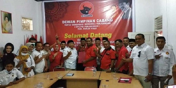 Ketua DPC Gerindra Rohul Sukiman Kembalikan Formulir Pendaftaran ke PDIP