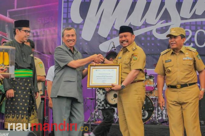 Gubri Beri Penghargaan kepada Daerah yang Sukses Gerakkan Destinasi Wisata