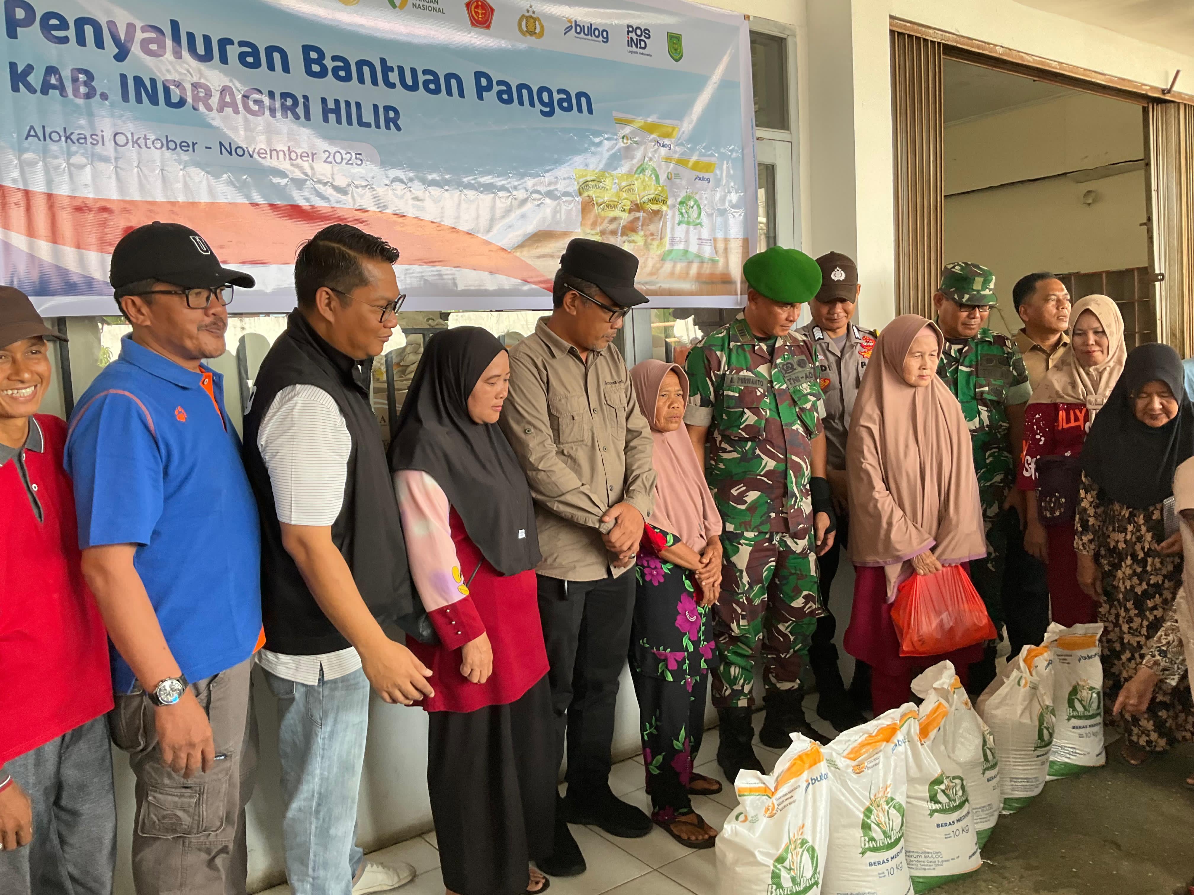 27.465 Masyarakat di Incil Terima Bantuan Pangan: 20 Kg Beras, 4 Liter Minyak Goreng