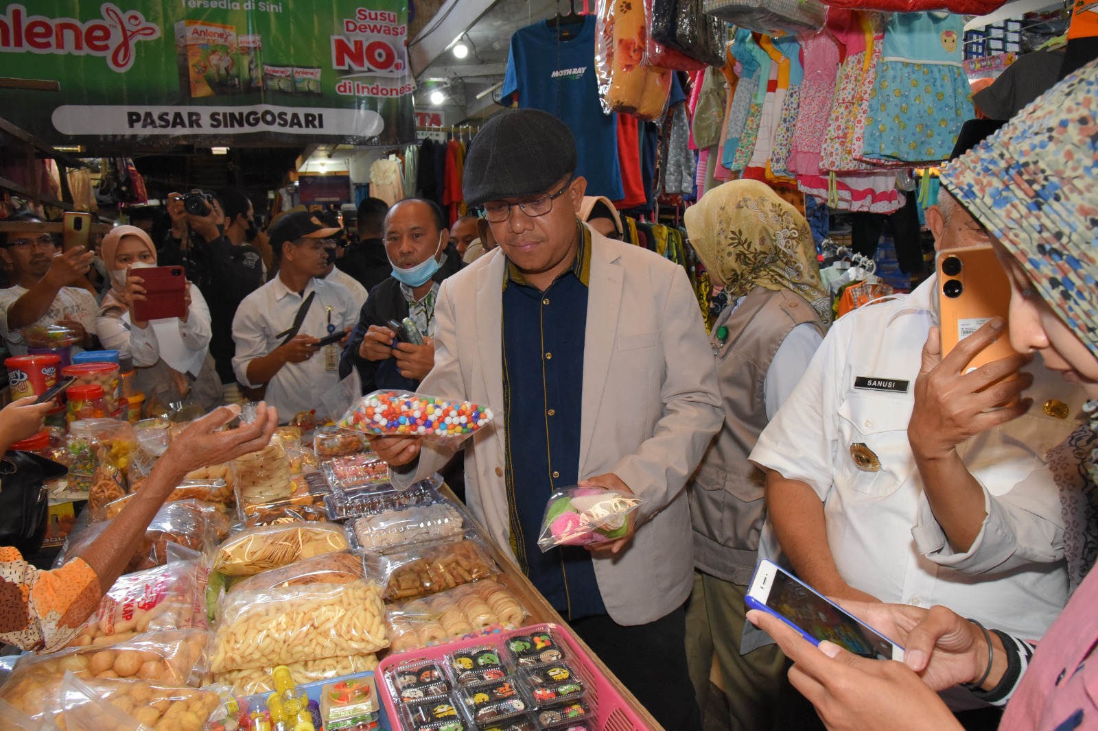 Sidak ke Pasar Singosari Malang, Komisi IX DPR Temukan Makanan Mengandung Borax